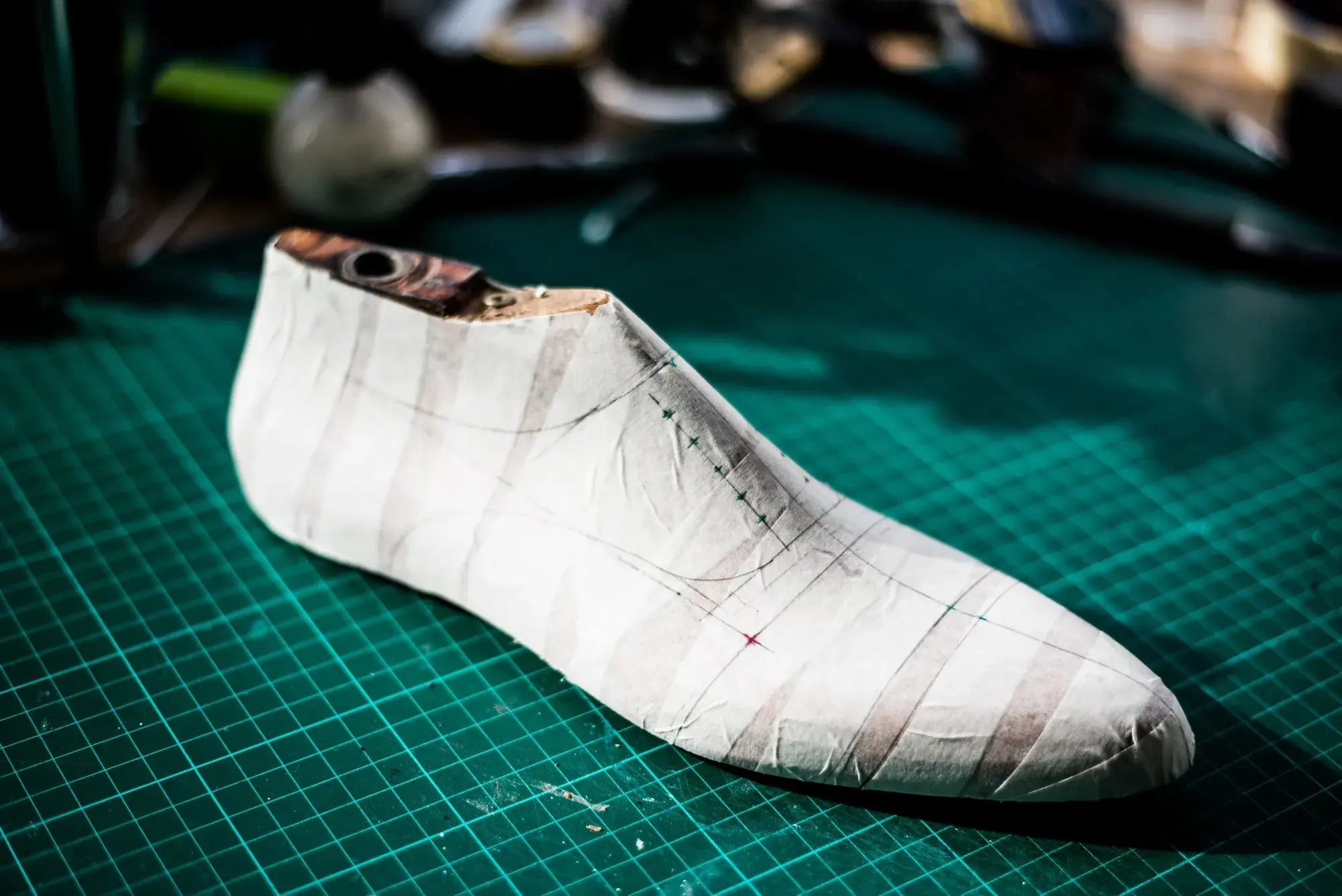 The fully taped and marked last standing on a green cutting mat